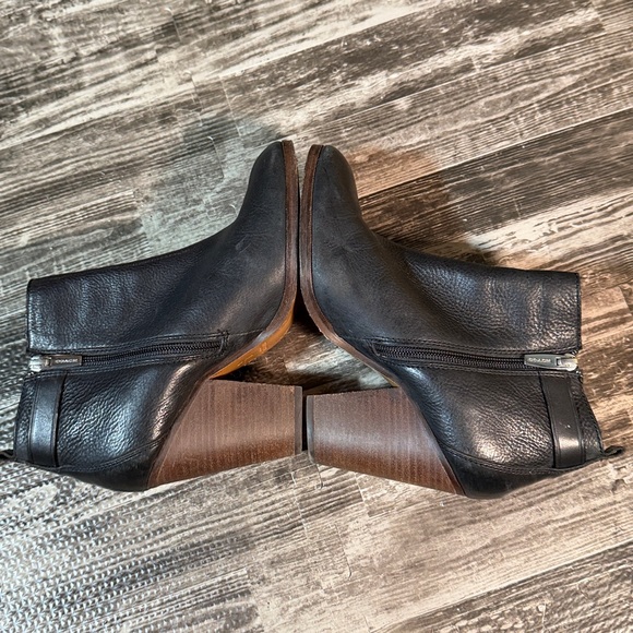 Coach Hewes Black Leather Ankle Boots - Picture 8 of 13